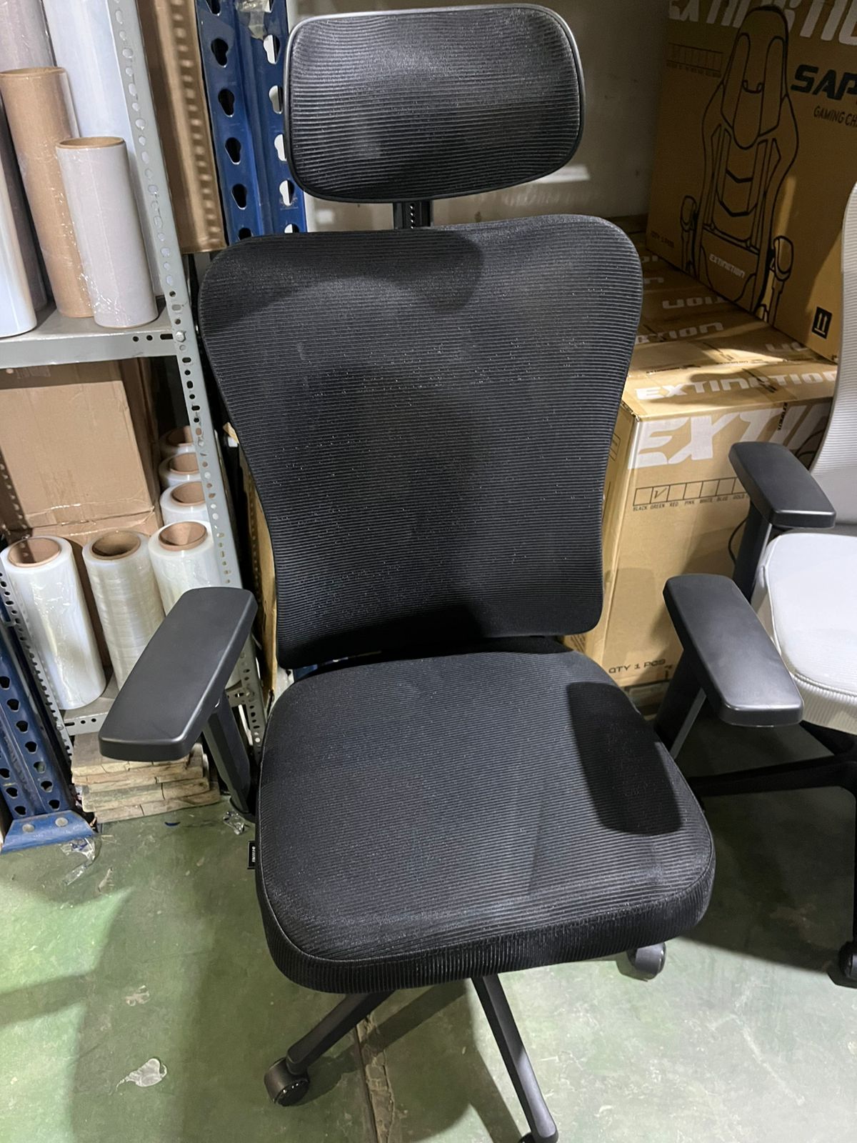 SILLA DE OFICINA ARI-DW816 ESTR. NEGRA Y MALLA NEGRA