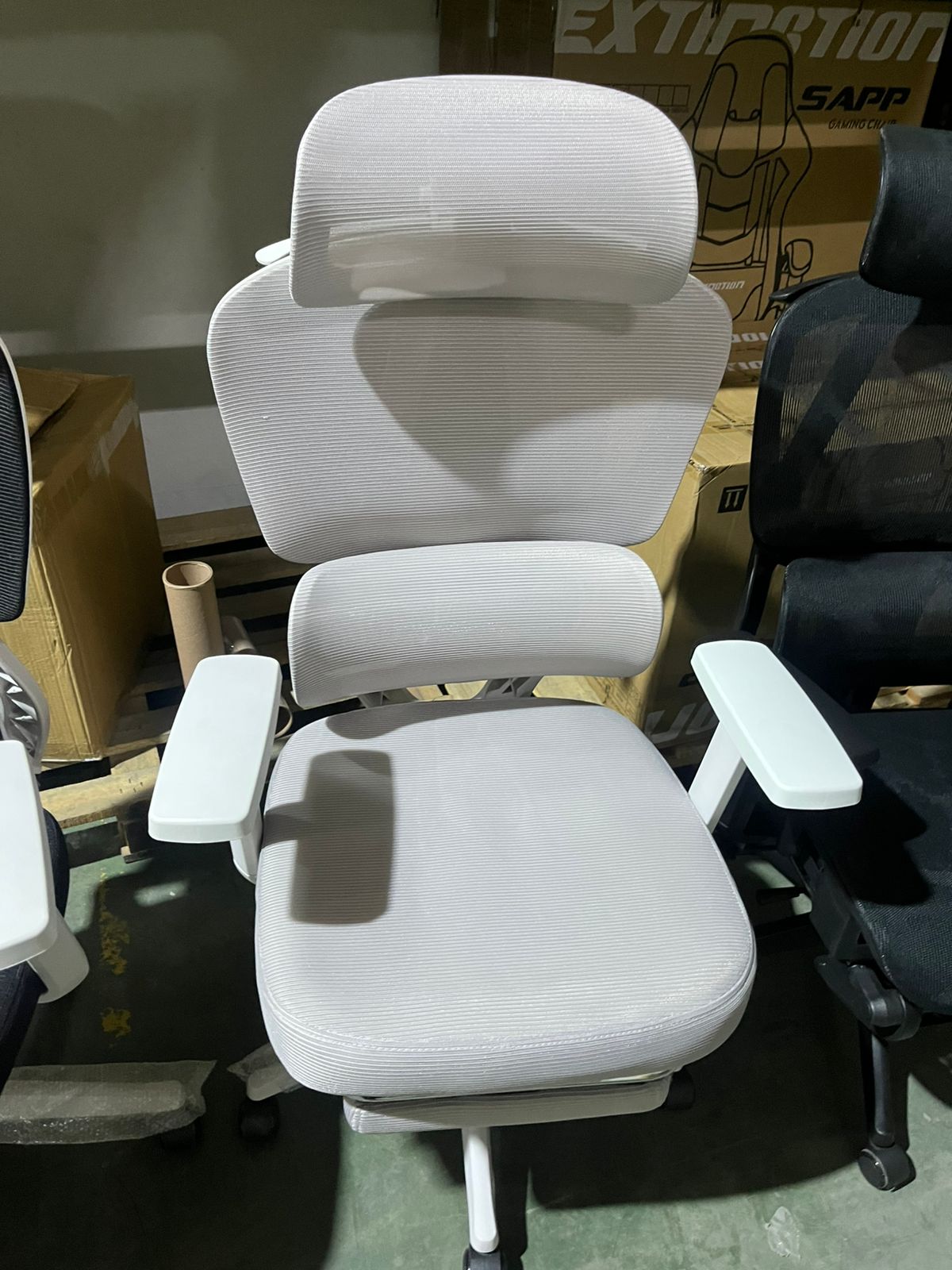 SILLA DE OFICINA BORK-DW862 ESTR. BLANCA, MALLA GRIS C/APOYAPIES
